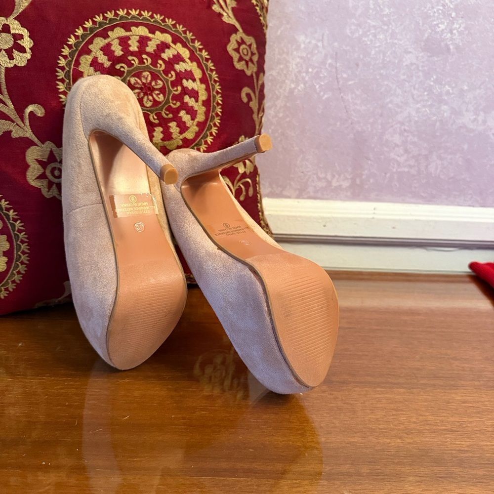 Elegant Beige Platform Heels - Picture 4 of 10